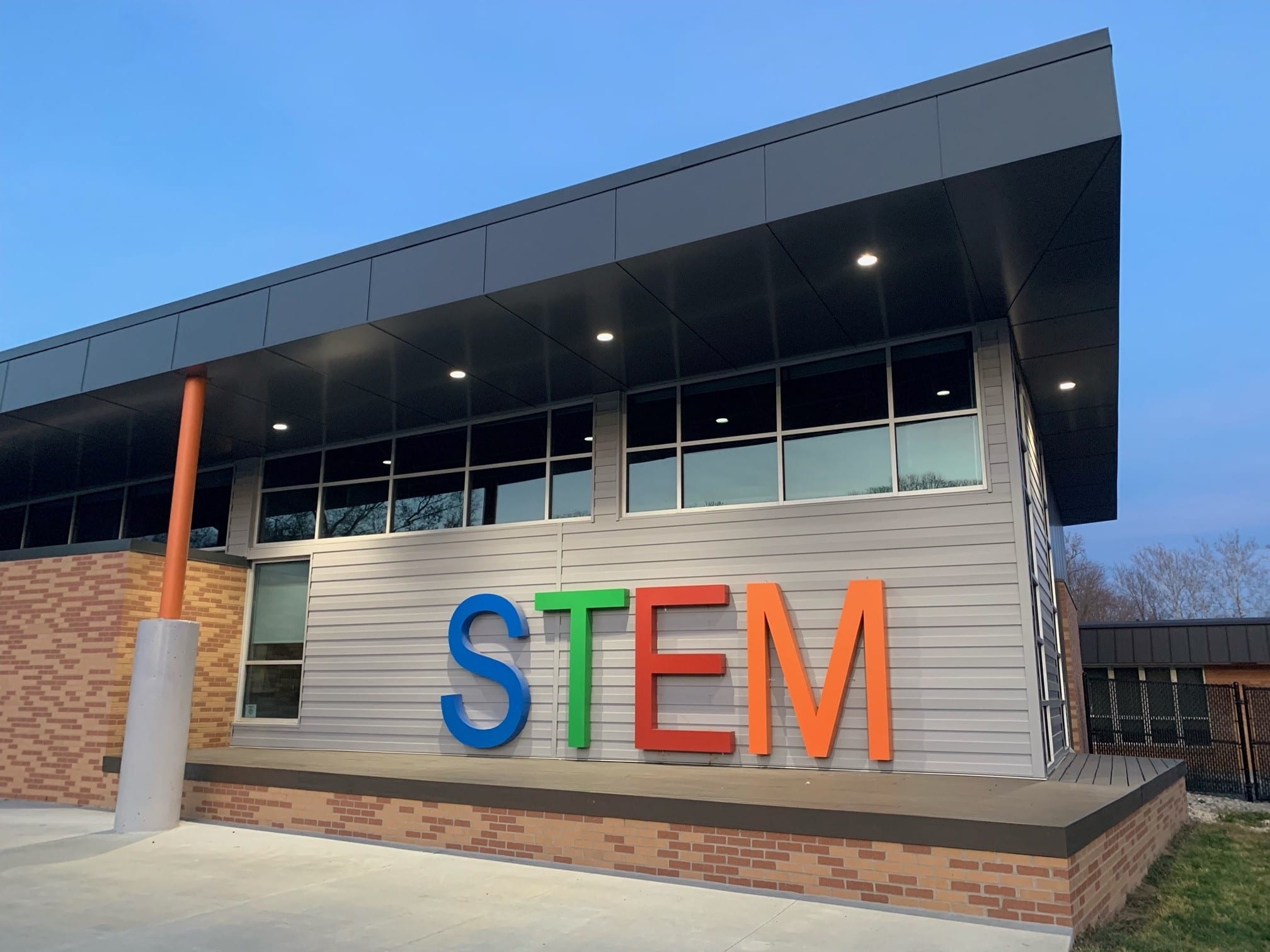 Wide pic exterior of Brooklyn STEM Academy